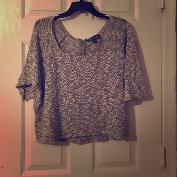 Gray knitted top