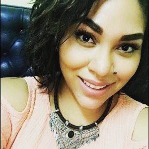 Meet your Posher, Ailyn