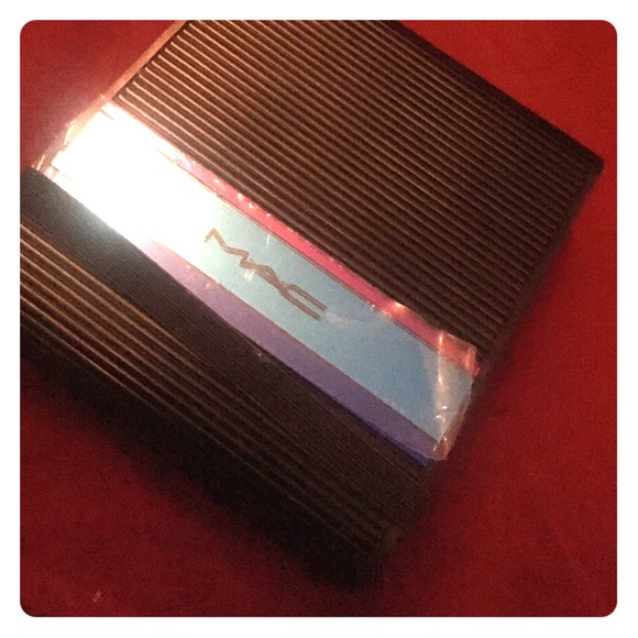 Mac Lip Patent Polish