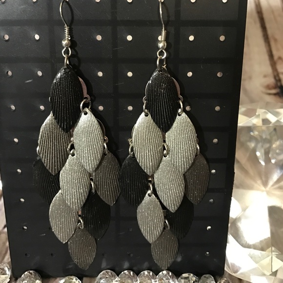 Dangle pierced earrings