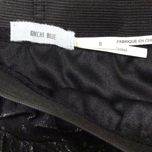 💥WKND SALE💥 Metallic Tiered Mini Skirt- UO - Picture 4 of 4