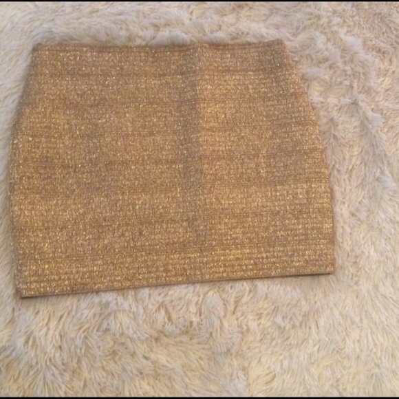 💥WKND SALE💥 NWOT Gold Bandage Skirt! - Picture 3 of 3
