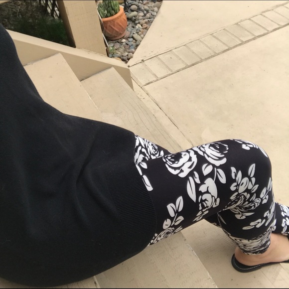 Luxe Roses Leggings 🌺Sale 2 Left - Picture 4 of 4