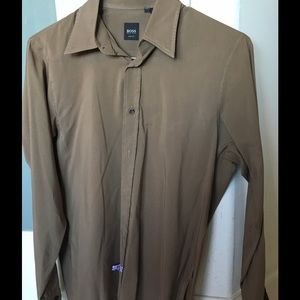 Long sleeve button up lightweight poplin shirt
