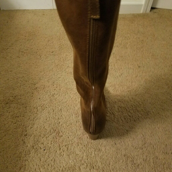 Tan boots - Picture 2 of 3