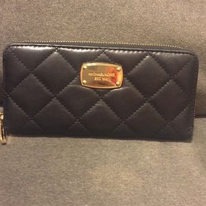 Quilted black leather Michael Kors wallet