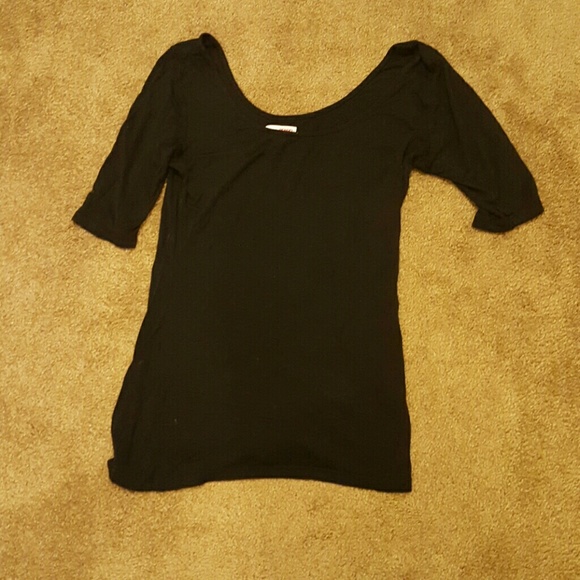 Medium Black scoop neck