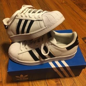 Adidas superstars