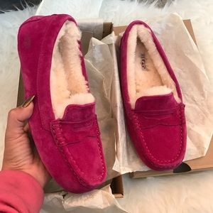 UGG water resistant lonely hearts moccasins sz 7