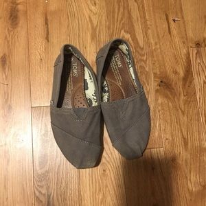 Grey Toms
