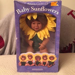 Anne Geddes "Baby Sunflowers"