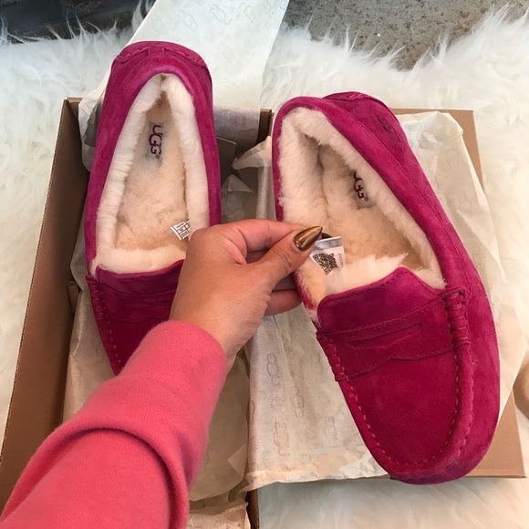 UGG water resistant lonely hearts moccasins sz 6 - Picture 2 of 4