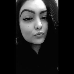 Meet your Posher, Yvette