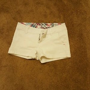 White size 3 Wallflower Shorts