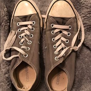 Grey low top converse