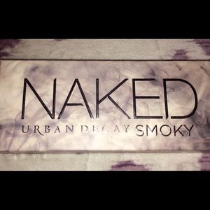 AUTHENTIC BRAND NEW UD Naked Smoky Palette
