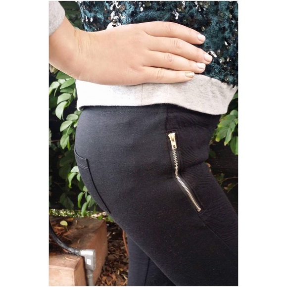 Quilted Black Leggings with zippers. - Picture 3 of 4