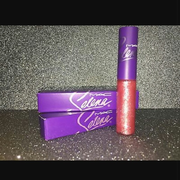 MAC Selena