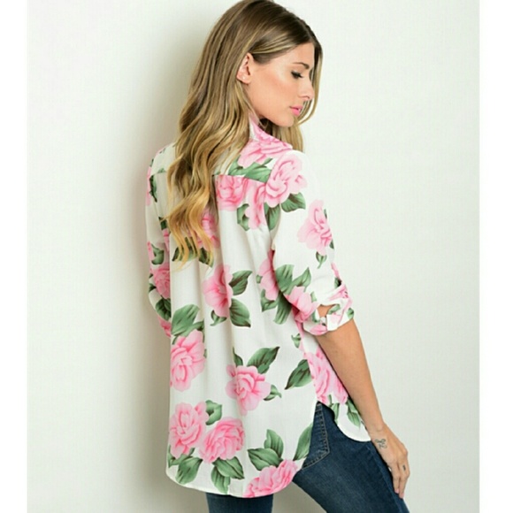 Last one Floral button top - Picture 3 of 4