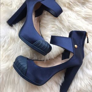 Fendi gorgeous blue satin heels