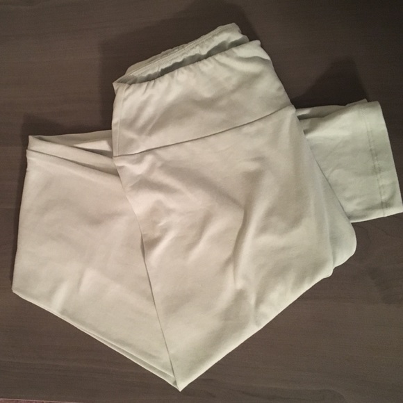 Light green LuLaRoe Leggings OS NWOT