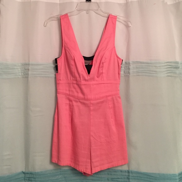 V-neck pink romper