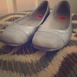 Rocket Dog gray and silver flats