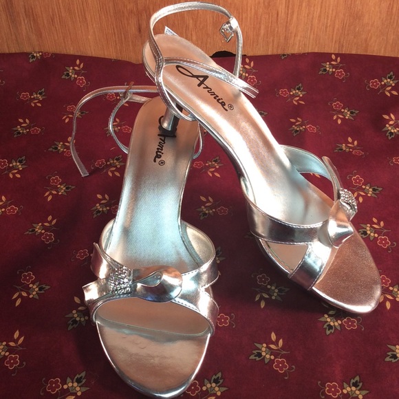 Annie Silver Kitten Heels 2 1/2 Tall