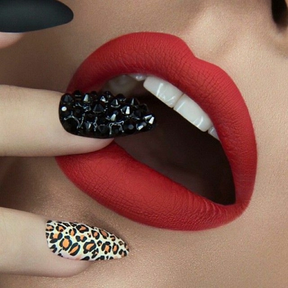 Caliente long lasting matte lipgloss