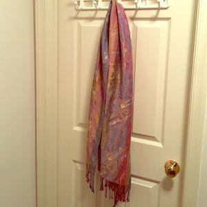 Multicolored scarf with tassels