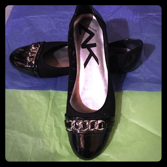 Anne Klein black shoes (flats)