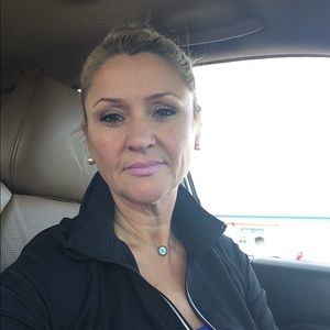 Meet your Posher, Elizabete