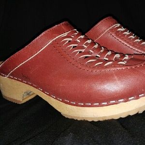 Womens Trolls leather wooden clogs
