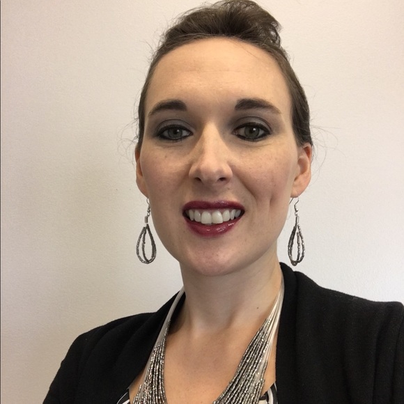 Meet your Posher, Jennie - Picture 2 of 4