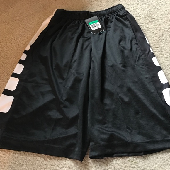 Nike Elite youth XL black shorts