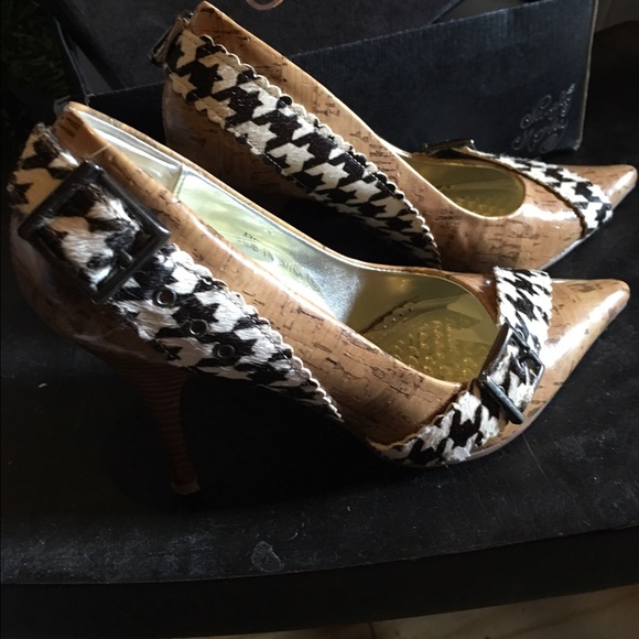 Shoes - Picture 2 of 3