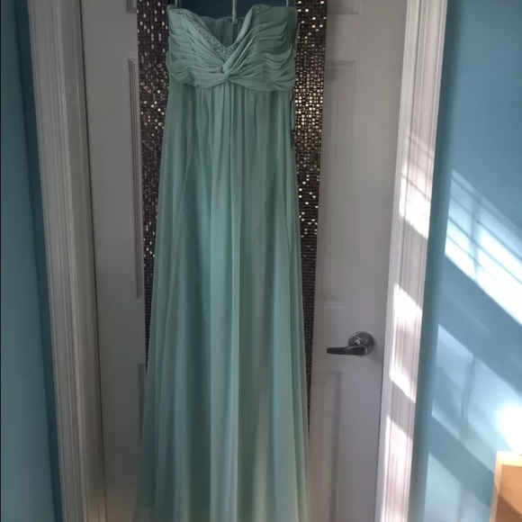 David's Bridal bridesmaid dress F14867 - Picture 2 of 4