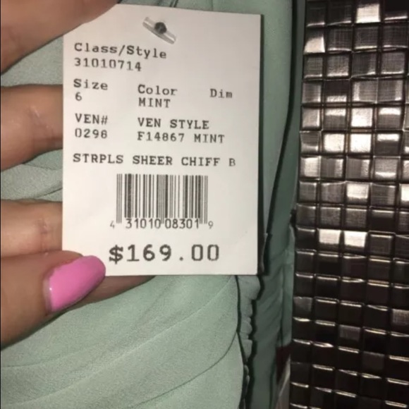 David's Bridal bridesmaid dress F14867 - Picture 3 of 4