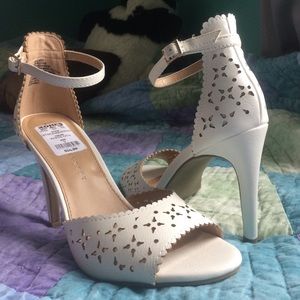 NEW Lauren Conrad White heels