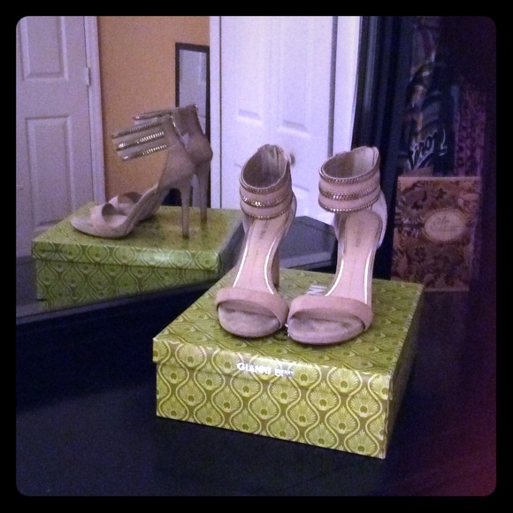 Gianni Bini Zaylie Sandals