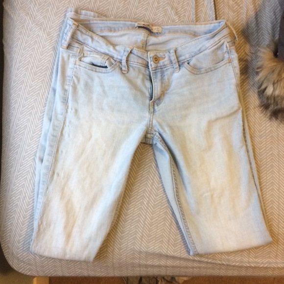Light wash skinny Hollister jeans