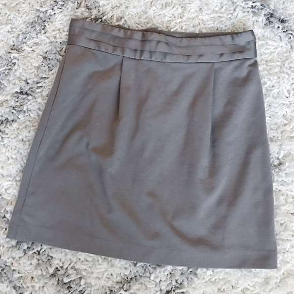 Banana Republic Dresses & Skirts - 💕SALE💕 Banana Republic Gray Pencil Skirt