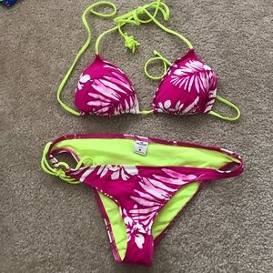 HOLLISTER TRIANGLE SWIM SET M/L