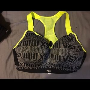 Incredible by Victoria Sport Bra - NWOT 38C