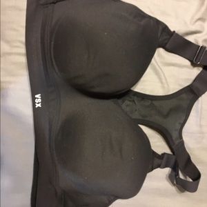 Incredible by Victoria Sport Bra - NWOT 38C