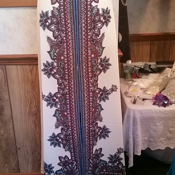 Cream maxi skirt with burgundy print. - Picture 4 of 4