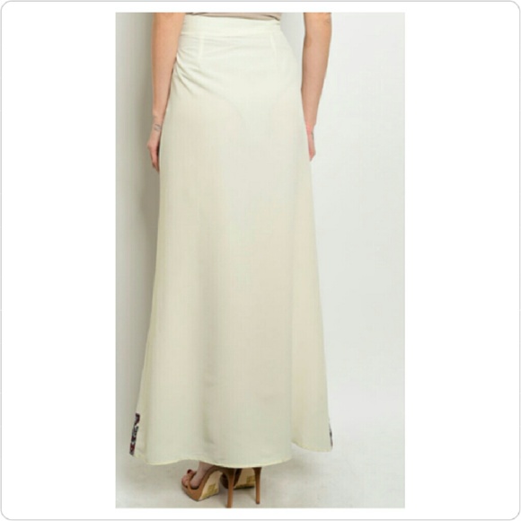 Cream maxi skirt with burgundy print. - Picture 2 of 4