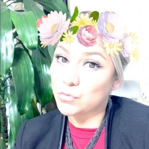 Meet your Posher, Elvia