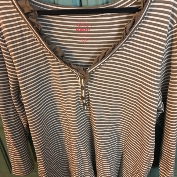 V neck top with ruffled details along neck line