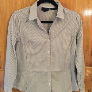 ❌ SOLD ❌ Stretch fitted dress shirt